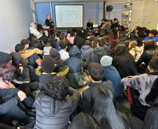 PCPR oferta palestra sobre combate às drogas para 560 estudantes de escola estadual em Curitiba
