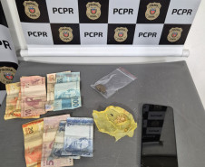 PCPR prende mulher em flagrante enquanto comercializava crack em Maringá