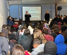 PCPR oferta palestra sobre combate às drogas para 560 estudantes de escola estadual em Curitiba