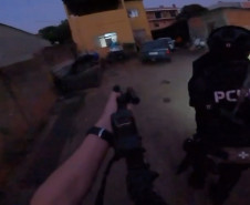 PCPR e PRF prendem 14 organização criminosa especializada em roubo de cargas de cigarros