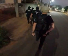 PCPR e PRF prendem 14 organização criminosa especializada em roubo de cargas de cigarros