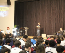 PCPR ministra palestra sobre crimes virtuais para mais de 300 alunos em Curitiba 