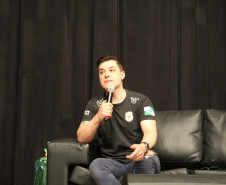 PCPR ministra palestra sobre crimes virtuais para mais de 300 alunos em Curitiba 