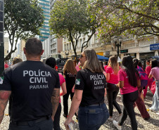 PCPR participa de caminhada e ações da Campanha Outubro Rosa em Curitiba
