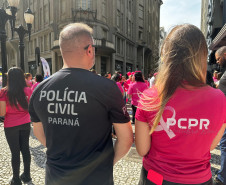 PCPR participa de caminhada e ações da Campanha Outubro Rosa em Curitiba