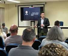 PCPR ministra palestra sobre golpes, crimes virtuais e proteção digital em Curitiba