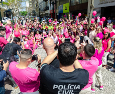 PCPR participa de caminhada e ações da Campanha Outubro Rosa em Curitiba