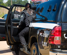 PCPR prende dois homens e apreende 830 munições, armas, dinheiro e drogas ilícitas em Umuarama
