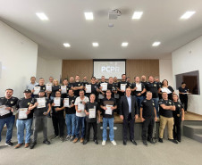 PCPR homenageia servidores com Medalhas de Serviço Policial no noroeste do Estado