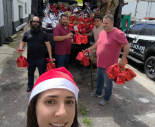 PCPR entrega presentes a crianças de CEMEI em Curitiba