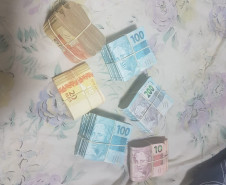 PCPR e PMPR apreendem 34 mil reais e prendem homem por tráfico de drogas em Cambé