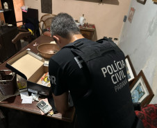 PCPR e PMPR prendem oito pessoas e apreendem drogas em operação contra organização criminosa envolvida no tráfico de drogas no Litoral