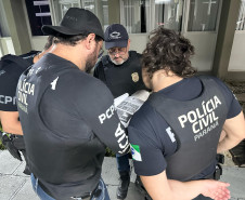 PCPR prende 17 pessoas e apreende drogas, armas e dinheiro em operação contra organização criminosa em Colombo