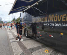 Delegacia Móvel da PCPR é ponto de referência em segurança para o público nos eventos do Verão Maior Paraná