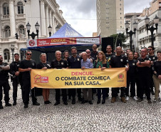 PCPR participa de caminhada em combate ao mosquito da dengue em Curitiba 