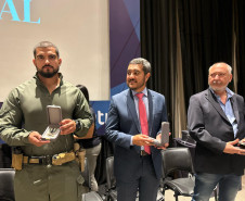 PCPR homenageia servidores com Medalhas de Serviço Policial em Curitiba