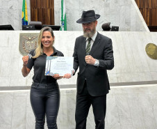 Policiais civis recebem menção honrosa por resgate de menina sequestrada no Paraná
