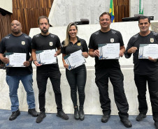 Policiais civis recebem menção honrosa por resgate de menina sequestrada no Paraná