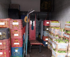 PCPR prende dois homens por furto e receptação de carga de banana em Curitiba