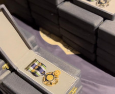 PCPR homenageia servidores com Medalhas de Serviço Policial em Curitiba