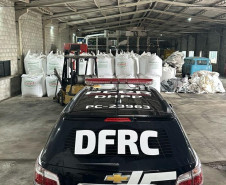 PCPR prende três pessoas e recupera carga de fertilizantes avaliada em R$ 150 mil em Campo Largo