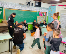 PCPR realiza ação de Páscoa em escola municipal de Colombo