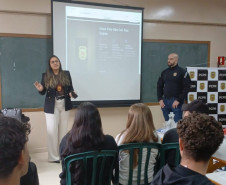 PCPR realiza palestra sobre perigos golpes na internet em escola em Colombo