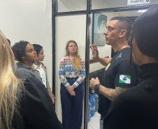 PCPR realiza visita guiada pela Delegacia de Furtos e Roubos com estudantes de direito em Curitiba