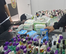 PCPR prende três pessoas e apreende diversos perfumes falsificados em Curitiba 