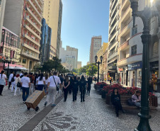 PCPR participa de Caminhada do Bem-Estar de Autocuidado no Centro de Curitiba 
