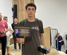 PCPR reúne vítimas para evento de devolução de celulares recuperados em Cascavel