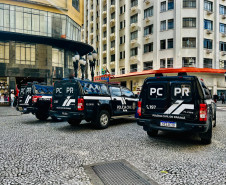 PCPR realiza ação em alusão ao Maio Laranja na rua XV de Novembro, em Curitiba
