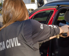PCPR prende em flagrante mulher suspeita de fraudar contas de loja online e revender produtos em Ponta Grossa