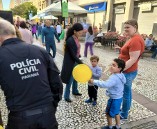 PCPR realiza ação de educação para o trânsito durante evento da prefeitura em Curitiba