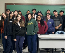 PCPR realiza palestra em escola para alunos do ensino médio sobre o combate de bullying em Rolândia