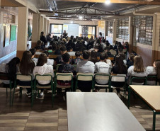 PCPR realiza palestra em escola para alunos sobre segurança, direitos e cidadania no interior de São Jorge do Oeste