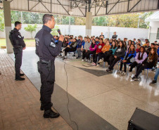 PCPR realiza palestra sobre cidadania e responsabilidade para alunos do ensino médio em Piraquara