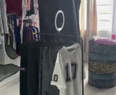 PCPR prende em flagrante mulher suspeita de fraudar contas de loja online e revender produtos em Ponta Grossa