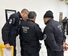 PCPR prende três pessoas em operação contra grupo armado em Foz do Iguaçu