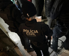 PCPR e PMPR prendem 66 pessoas em megaoperação contra grupo que controlava o tráfico no centro de Curitiba