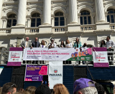 PCPR marca presença na Caminhada do Meio-Dia contra o feminicídio 