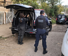 PCPR prende três pessoas em flagrante pelo crime de tráfico de drogas em Ponta Grossa