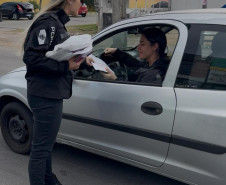 PCPR e GM realizam blitz informativa acerca do combate à violência doméstica e familiar em São José dos Pinhais