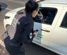 PCPR participa de blitz informativa promovida pela Secretaria da Mulher de Foz do Iguaçu