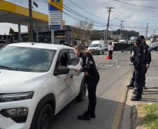 PCPR e GM realizam blitz informativa acerca do combate à violência doméstica e familiar em São José dos Pinhais