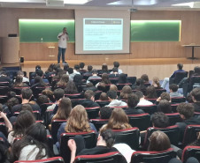 PCPR realiza palestra sobre bullying e o uso de cigarros eletrônicos em Colégio Positivo 
