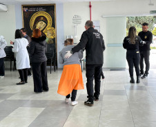 PCPR na Comunidade emite 230 carteiras de identidade para internos do Pequeno Cotolengo em Curitiba