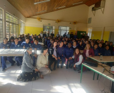 PCPR realiza palestra em escola para adolescentes em Jacarezinho