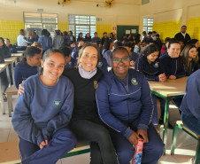 PCPR realiza palestra em escola para adolescentes em Jacarezinho