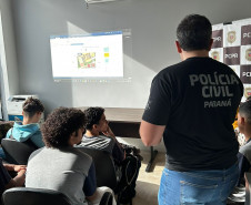 PCPR realiza visita guiada para alunos do ensino médio em uma sede de Maringá